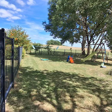 Issigeac, Confort, Piscine Chauffee בית נופש *